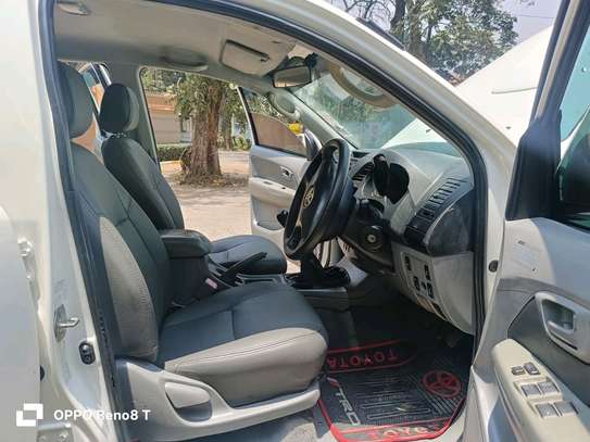 TOYOTA HILUX DOUBLE CAB MANUAL 4WD OPTIONAL DIESEL image 10