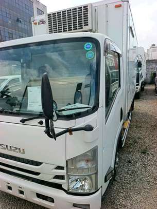 ISUZU NPR85 freezer image 6