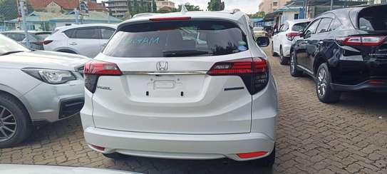 Honda Vezel Hybrid white 2018 image 9