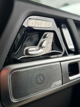 Mercedes Benz image 6