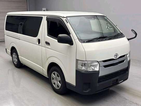 TOYOTA HIACE 7L 2019 AUTO DIESEL image 2