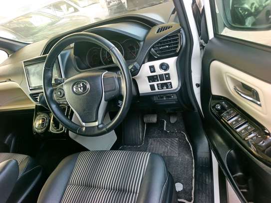 Toyota Noah wxb image 12