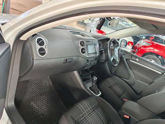 Volkswagen Tiguan white lounge 2017 image 6