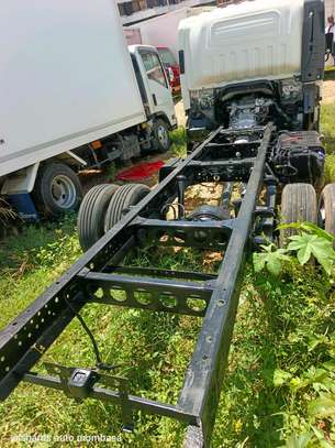 Isuzu Elf NPR85 chasis image 5
