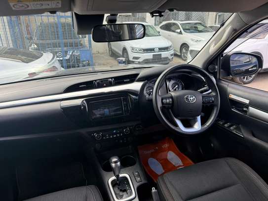 Toyota hilux 2021 image 9