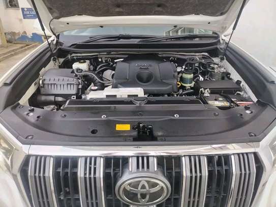Toyota landcruiser vxl image 6