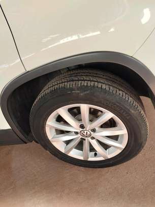 Volkswagen Tiguan white lounge 2017 image 13