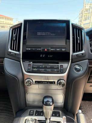 TOYOTA LANDCRUISER V8 ZX 2019MODEL SUNROOF PETROL image 5