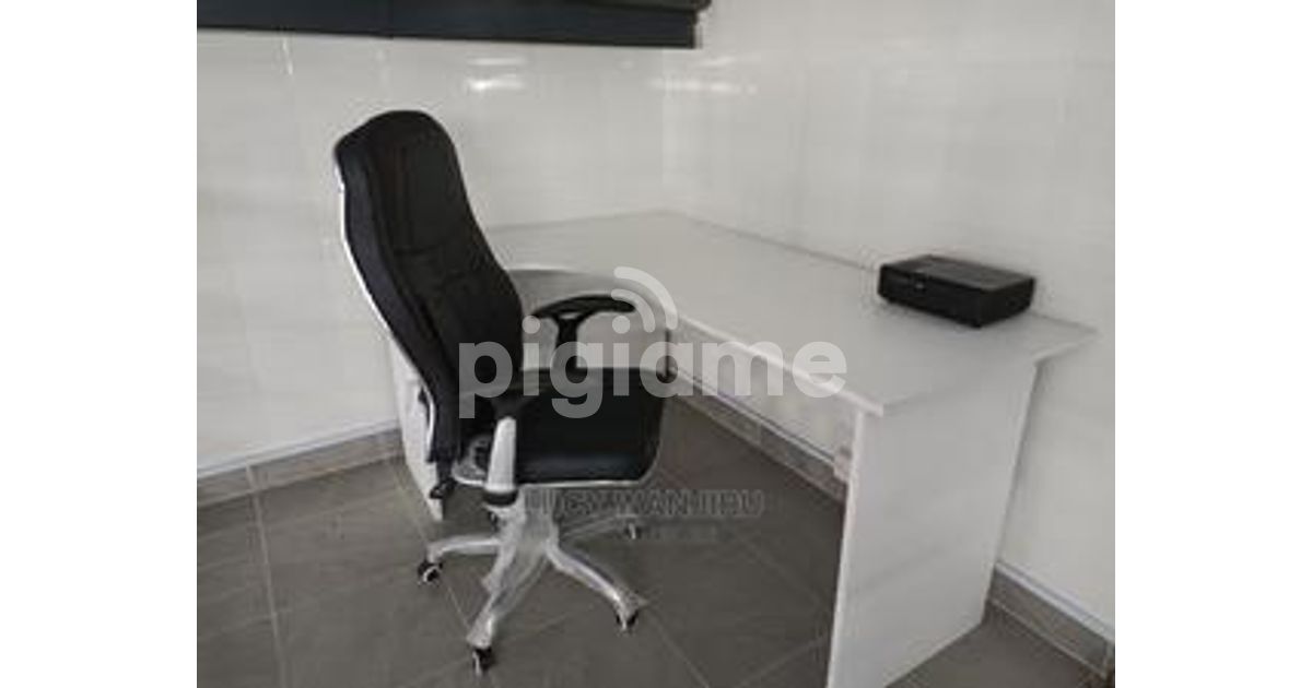 Height Adjustable Ergonomic Chair And An L Desk in Nairobi CBD, City