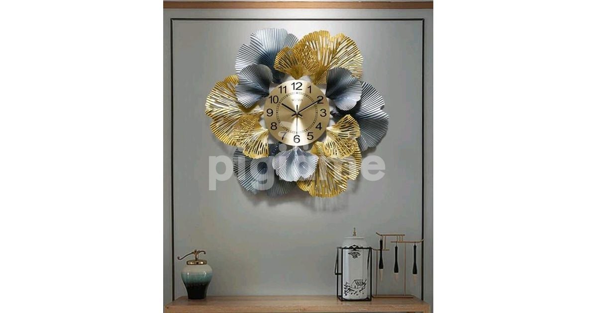 Giant Decorative Wall Clock in Nairobi CBD, Tomboya Street PigiaMe