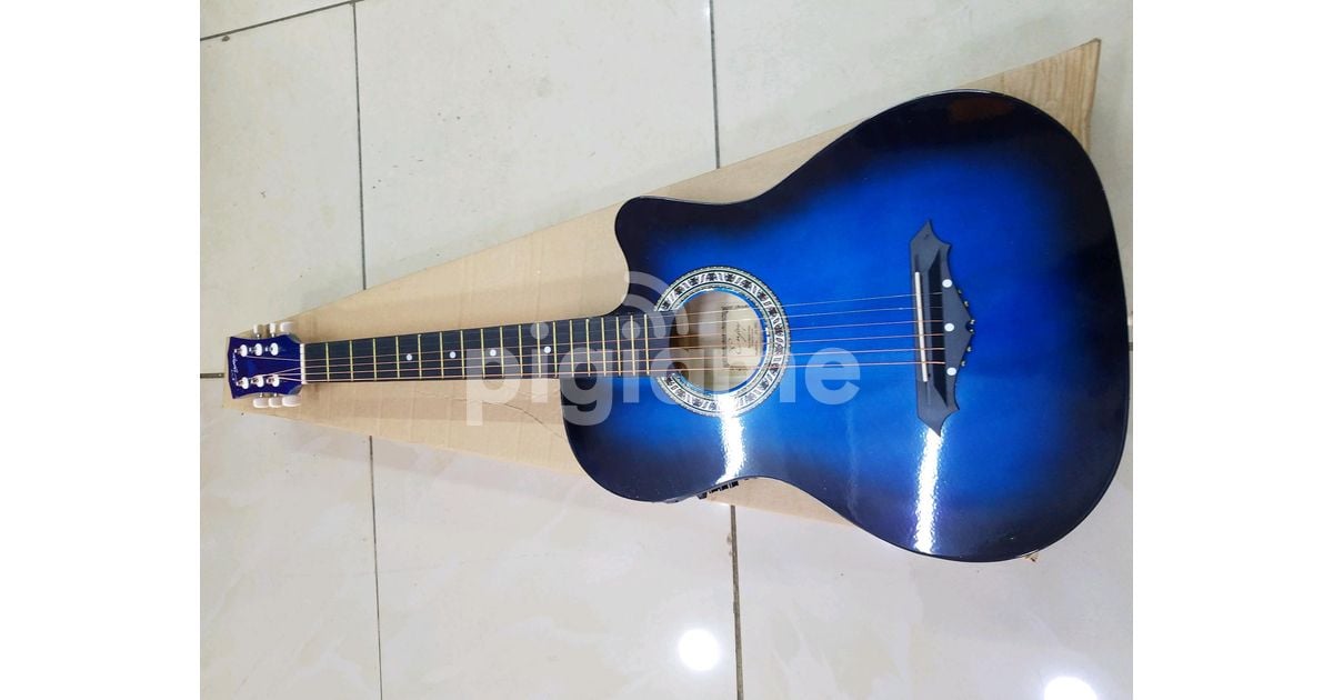 Semi Acoustic Guitar in Nairobi CBD PigiaMe