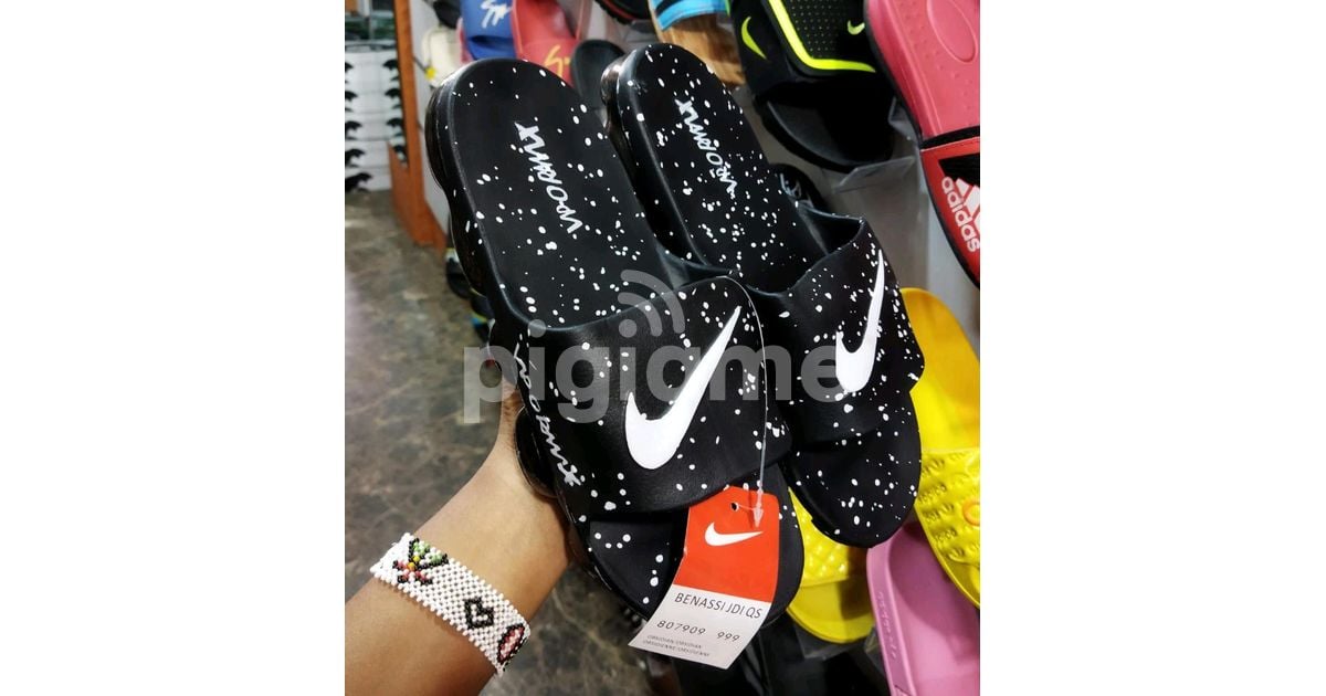 Nike vapormax store slides price