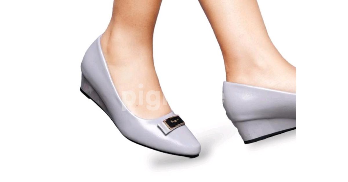 Model wedges terbaru 218 sales