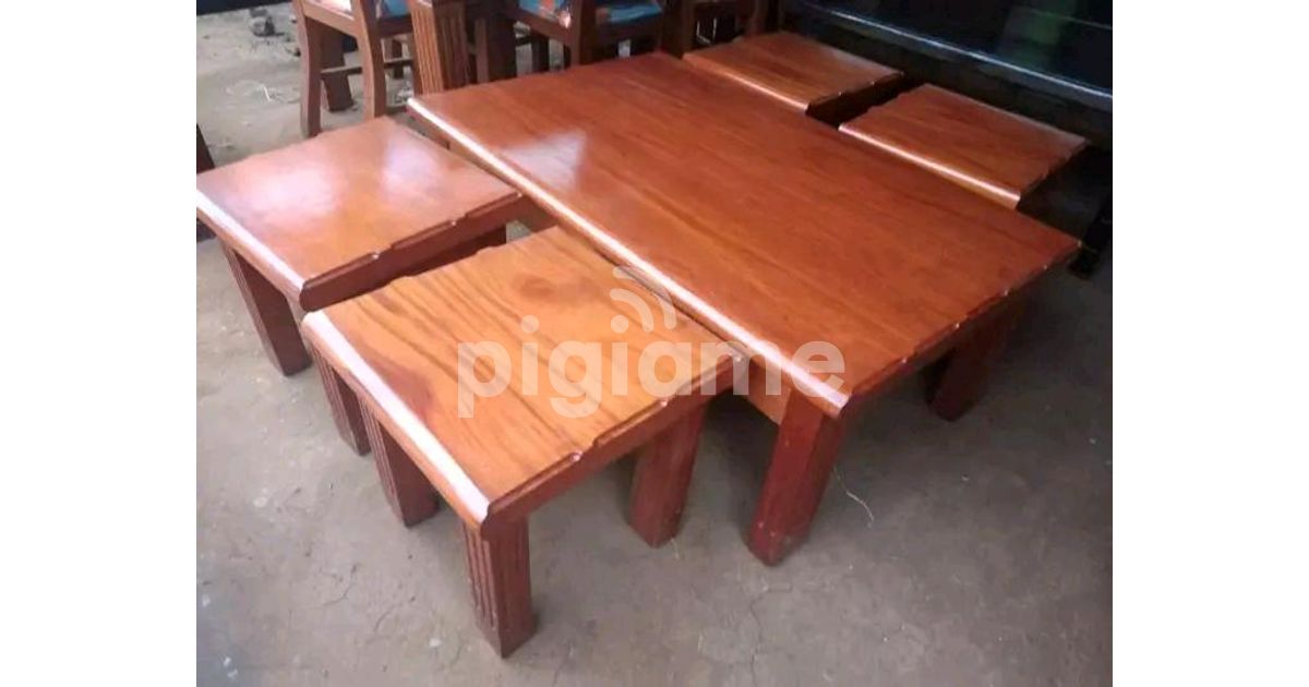 Mahogany coffee outlet table set
