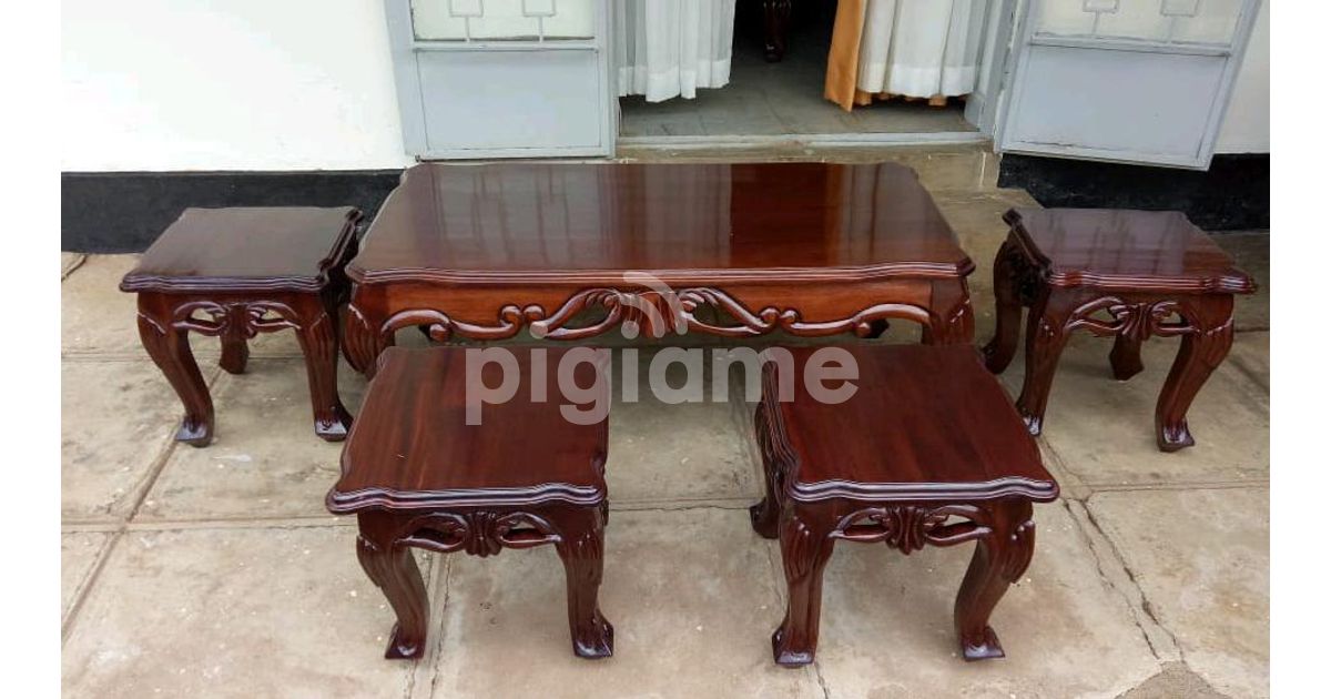 Mahogany coffee outlet table set