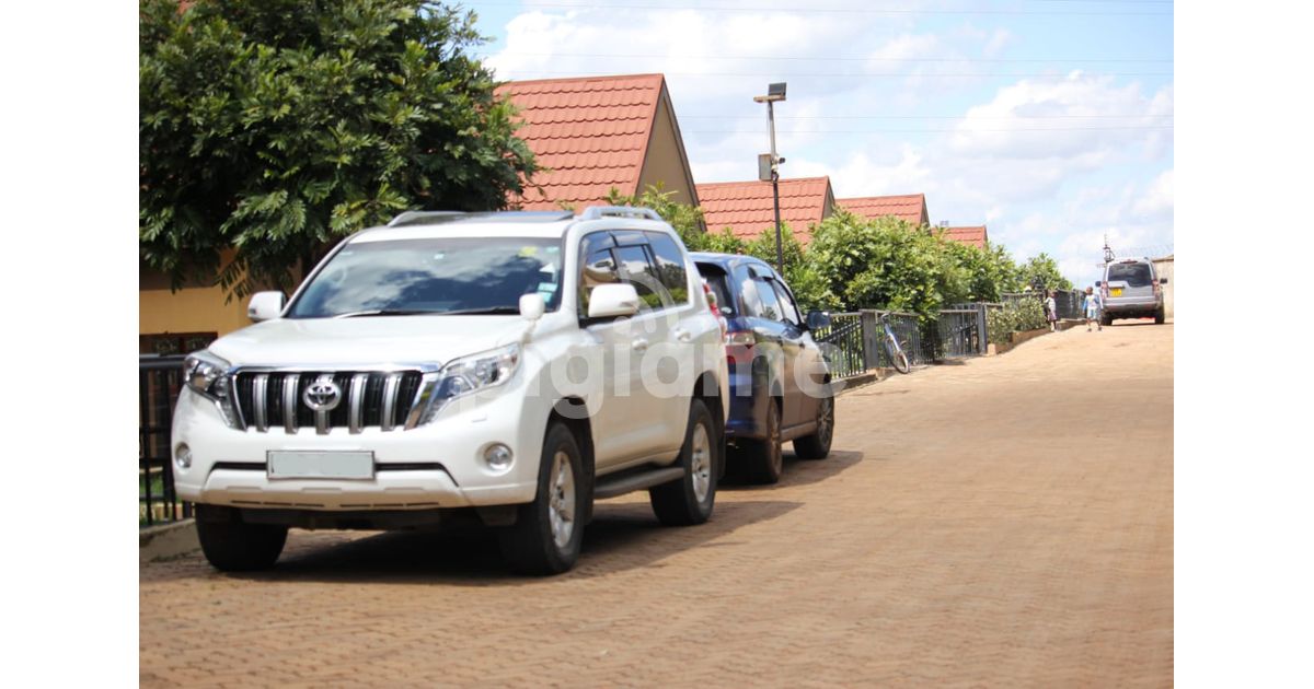 5Bedroom Villa (The Red Hill Villas) in Red Hill PigiaMe