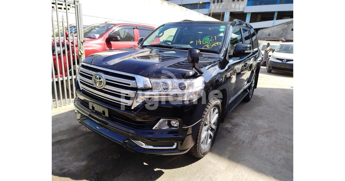 Toyota Land Cruiser Zx V8 Black 2017 in Mombasa | PigiaMe