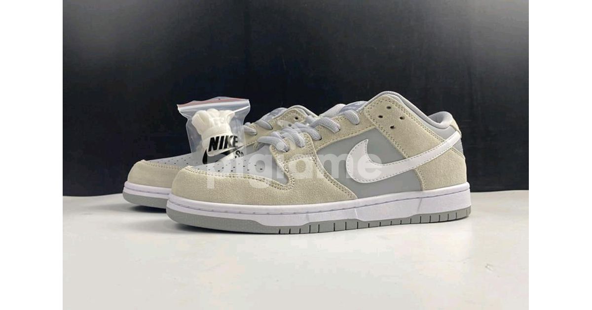sb dunk low summit white