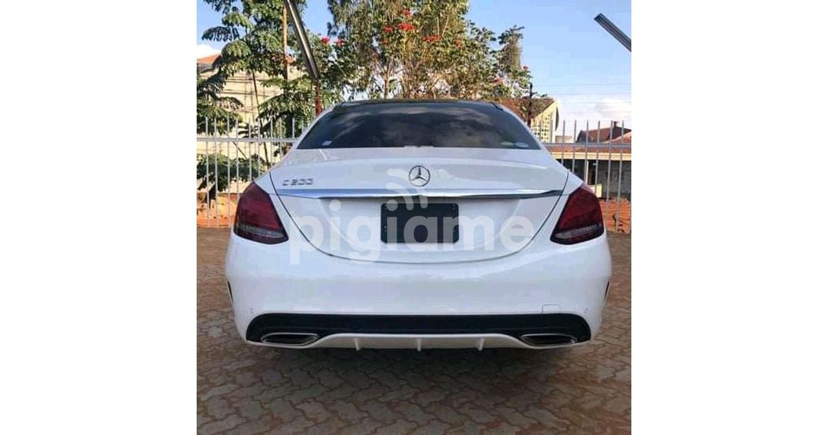 2015 Mercedes Benz C200 Sunroof in Nairobi PigiaMe