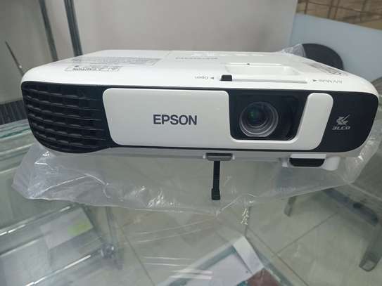Epson projector S41 model image 2