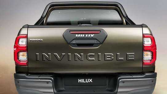 Hilux Invincible Double Cab Toyota (Duty free 2021New Car) image 2