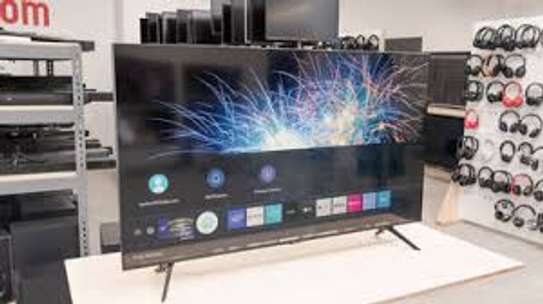 Samsung AU8000 TV image 1
