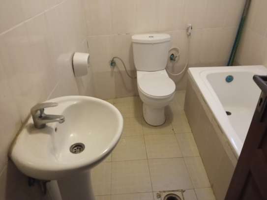 3 bed room apartment for rent, Piassa. image 3