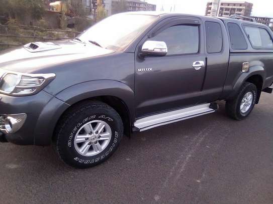 Hilux Extra Cab Toyota (2013 Year Pickup Perfect Car) image 2