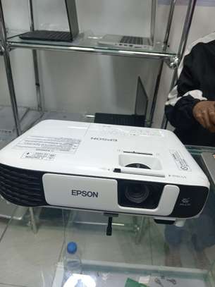 Epson projector S41 model image 1