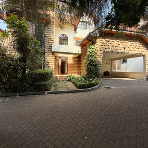 Step into a new standard of urban luxury where modern design meets everydays comfort in one of Nairobi’s most sought after neighbourhoods. Exclusively ultra modern spacious 4bedrooms plus Dsq all en-suite townhouse available for rent in the leafy secure suburb of Lavington close to Lavington Mall offering contemporary comfort and generous spaces ideal for modern family living.
Key Features
- Bright and expansive living room with a fireplace 
- Separate dining room
- Modern spacious kitchen with pantry 
- Dedicated laundry area
- Solar water heating
- Mature flat garden 
- Borehole and City council water supply
- Backup power 
- Ample parking
- Secure and professionally managed compound 
- CCTV and 24/7 manned security
- Easy access to Express Way 
- UN approved zone