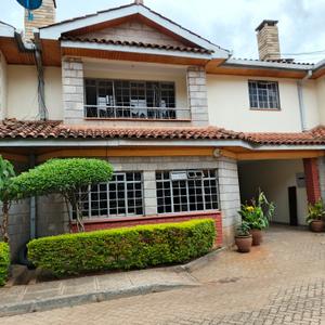 An executive 4 bedroom townhouse to let
Located at the heart of Kileleshwa
In a compound of 10 units
All bedrooms are en-suite
Massive master bedroom with walk-in closet and a balcony
Massive lounge with a fireplace
Closed plan kitchen with a pantry
Sufficient water supply and storage
Ample parking
Close to malls, international schools....
In a secure and serene environment