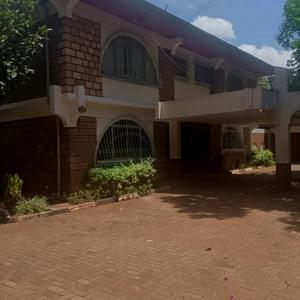 6 bedroom unit, sitting on 1/2 an acre suitable for a silent office or residential use.
Ensuite rooms
Spacious kitchen with a pantry
Store
Garage
Spacious parking lot
Sq for three
Located in a secure location
Ample water 
Perimeter wall with electric fence