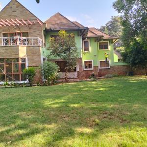 it is perfect blend of modern 5bedroom  town house  . characterized by the latest design and finishes.
it has the following numerous features
staff quarter for one
large lounge cum dining and adjoining balcony
large windows to maximize natural light and air circulation
 two modern kitchen fitted with cooker and oven
has a dhobi area
wooden flooring except the wet areas that contain ceramic tiles
each bedroom has a high quality inbuilt wardrobe.
master bedroom has bath tub and wadrobes
each bedroom has a sliding windows
internet connected,
alarm systems intercom.
garden well manicured 
CCTV cameras around
perimeter wall with electric fence round
24 hours security from KK security compan