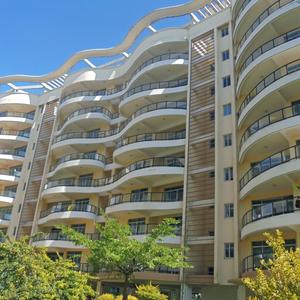 🏡 3-Bedroom Apartment to Let in Kilimani– Kes 150,000 per Month

Experience comfortable and modern living in the heart of Kilimani with this spacious 3-bedroom apartment, ideally located close to shopping malls, schools, hospitals, restaurants, and major transport routes.

Features & Amenities:
✅ Spacious living and dining area
✅ Modern fitted kitchen
✅ Master ensuite bedroom
✅ Built-in wardrobes
✅ Large windows for natural lighting
✅ Balcony with pleasant views
✅ High-speed lifts
✅ Backup generator for common areas
✅ Borehole and reliable water supply
✅ Ample parking
✅ 24-hour security with CCTV surveillance
✅ Children's play area
✅ Well-maintained compound

Perfect for families or professionals seeking a secure, convenient, and upscale lifestyle in one of Nairobi's most sought-after neighborhoods.

💰 Rent: Kes 150,000 per month.