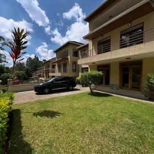 Executive 5 Bedroom All en-suite Townhouse +DSQ

LOCATION: Lavington area near the Mall 

PRICE GUIDE 
Rent: Ksh. 420,000

FEATURES 
- Spacious lounge with Fireplace
- Separate dining area
- Fully fitted closed plan kitchen 
- Balcony in the master bedroom
- Huge laundry area
- Tv room/Family room
- Office space/Study room
- Frontyard garden
- Standby generator
- Ample parking space
- 6 units in the compound