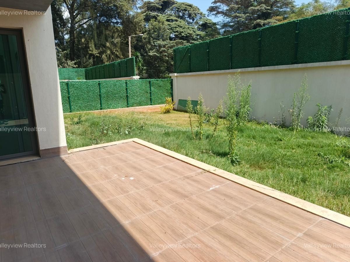 5 Bed Townhouse with En Suite at Lavington - 13