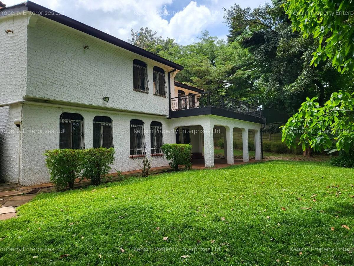4 Bed House with En Suite in Hill View - 2