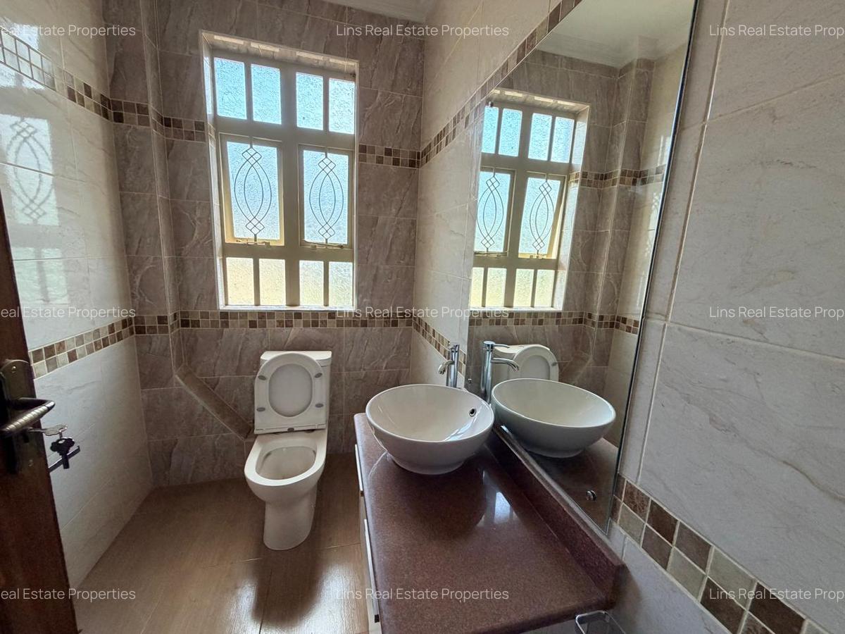 10 Bed House with En Suite in Nyari - 8