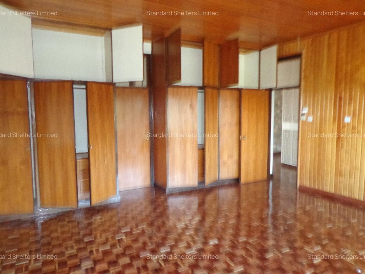 7 Bed House with En Suite in Nyari - 18
