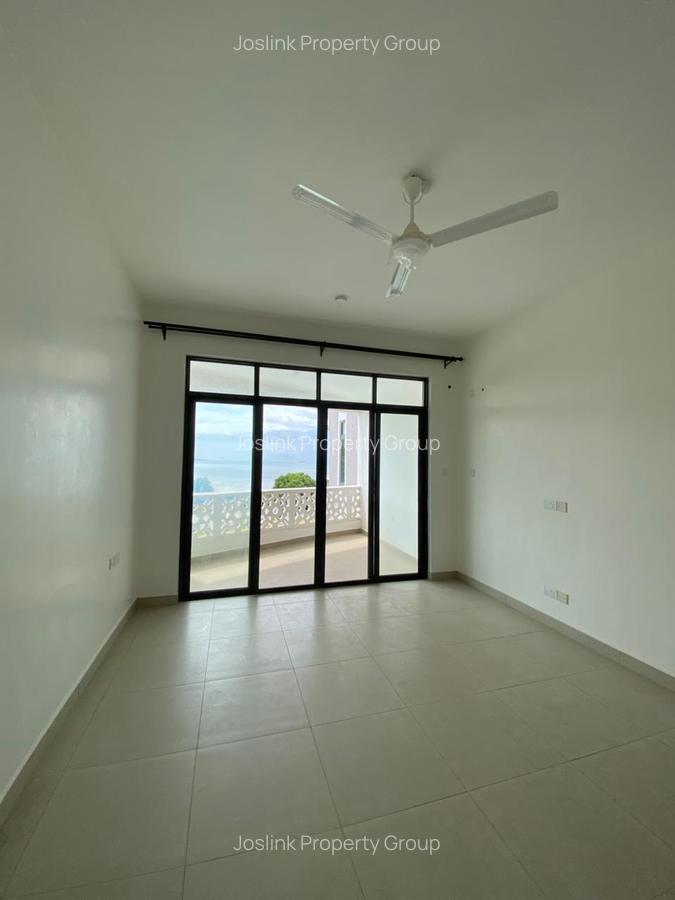 2 Bed Apartment with En Suite in Nyali Area - 15