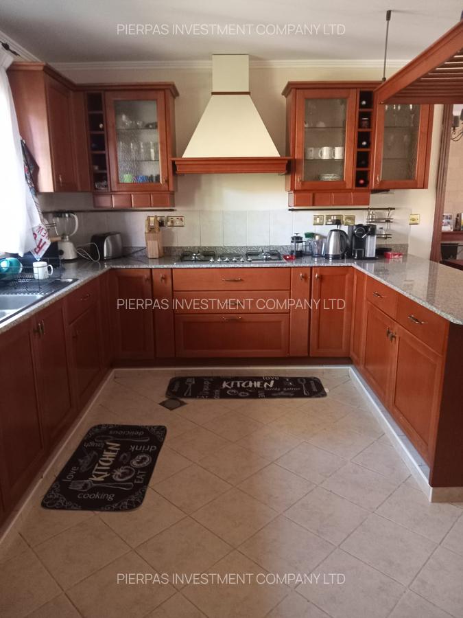 3 Bed Townhouse with En Suite in Ridgeways - 12