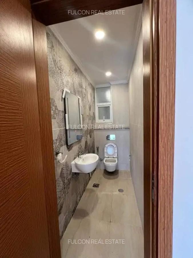 5 Bed Apartment with En Suite in Parklands - 9