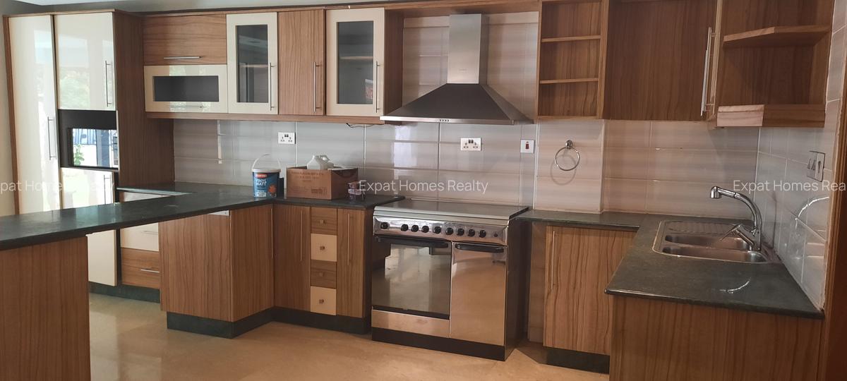 4 Bed Villa with En Suite in Lavington - 3