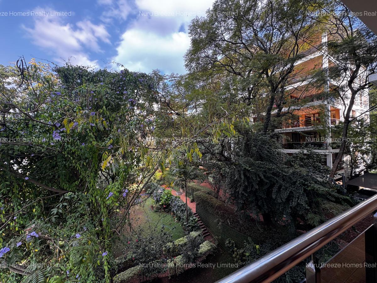 3 Bed Apartment with En Suite in Riverside - 10