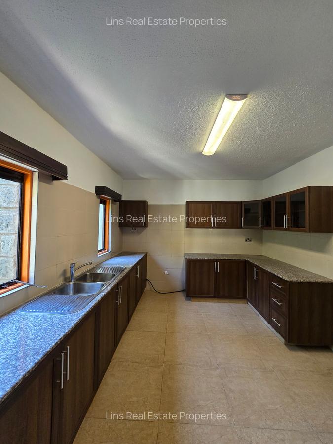4 Bed Apartment with En Suite in Riverside - 7