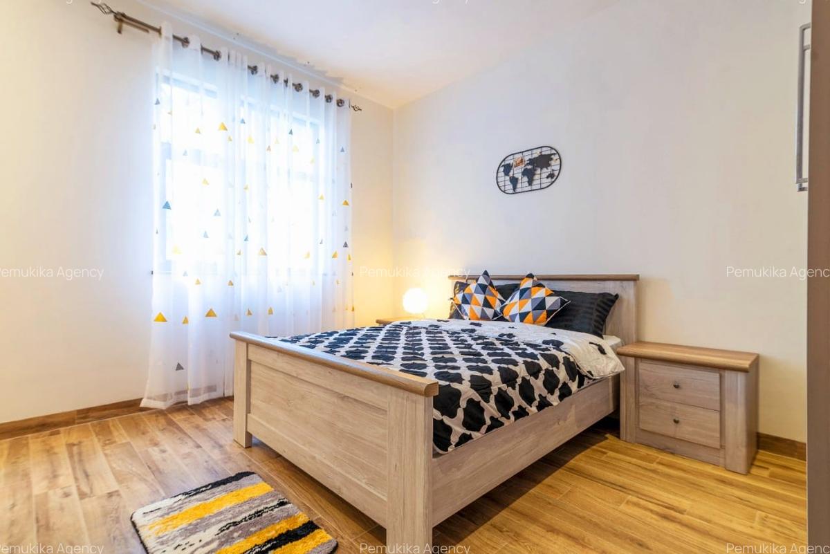 3 Bed Apartment with En Suite in Riverside - 2