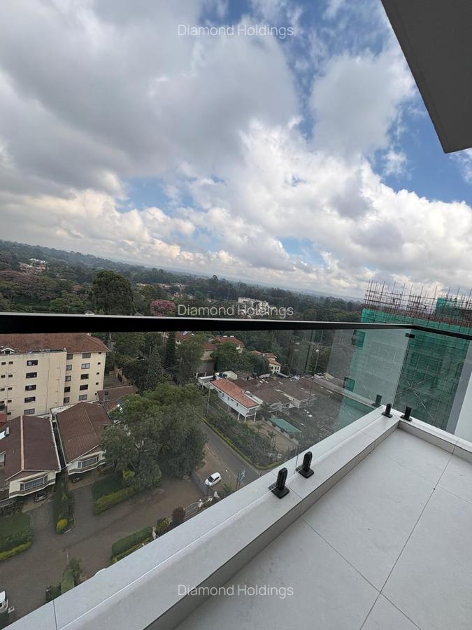 3 Bed Apartment with En Suite in Brookside - 5