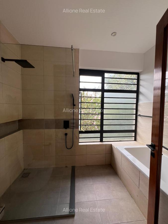 3 Bed House in Nyari - 15