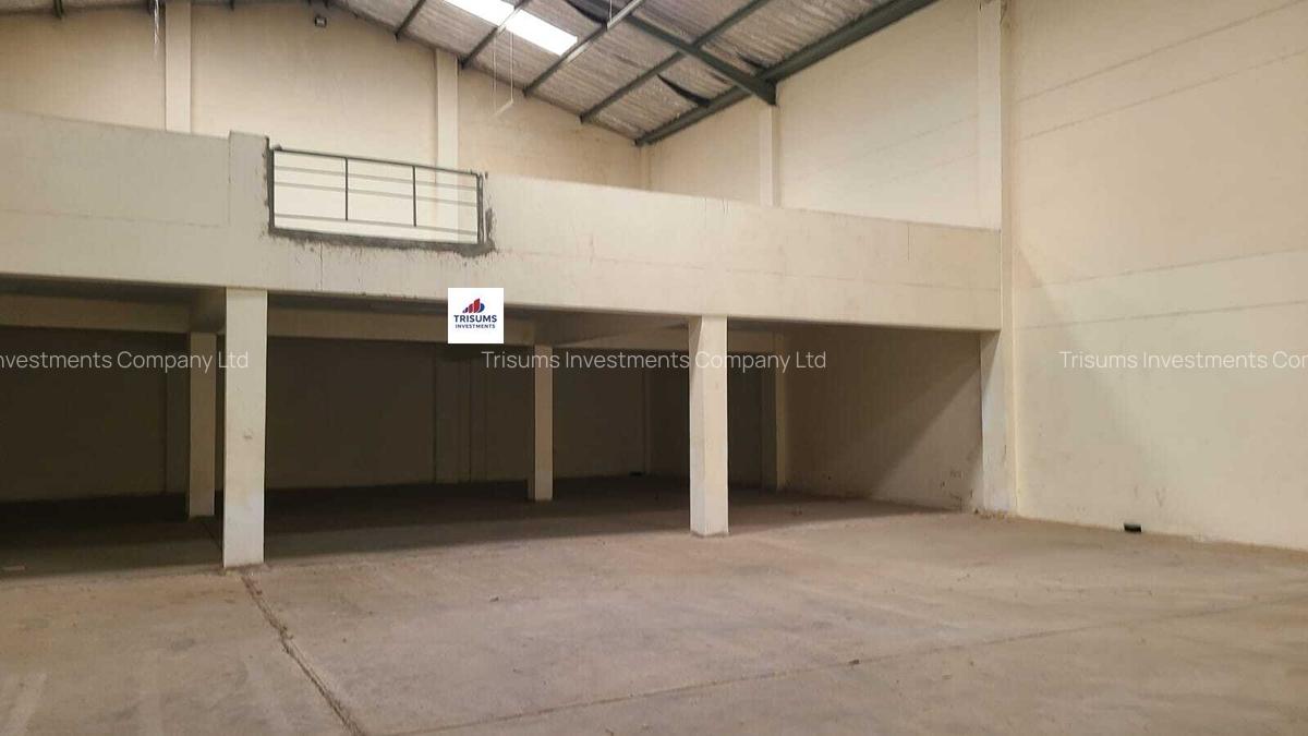 300,000 ft² Warehouse with Fibre Internet in Industrial Area - 1