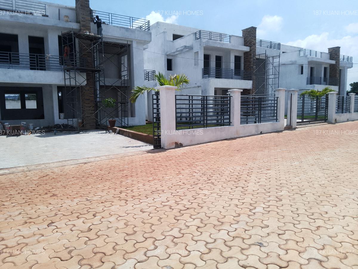 4 Bed Villa with En Suite at Muhuri Rd - 13